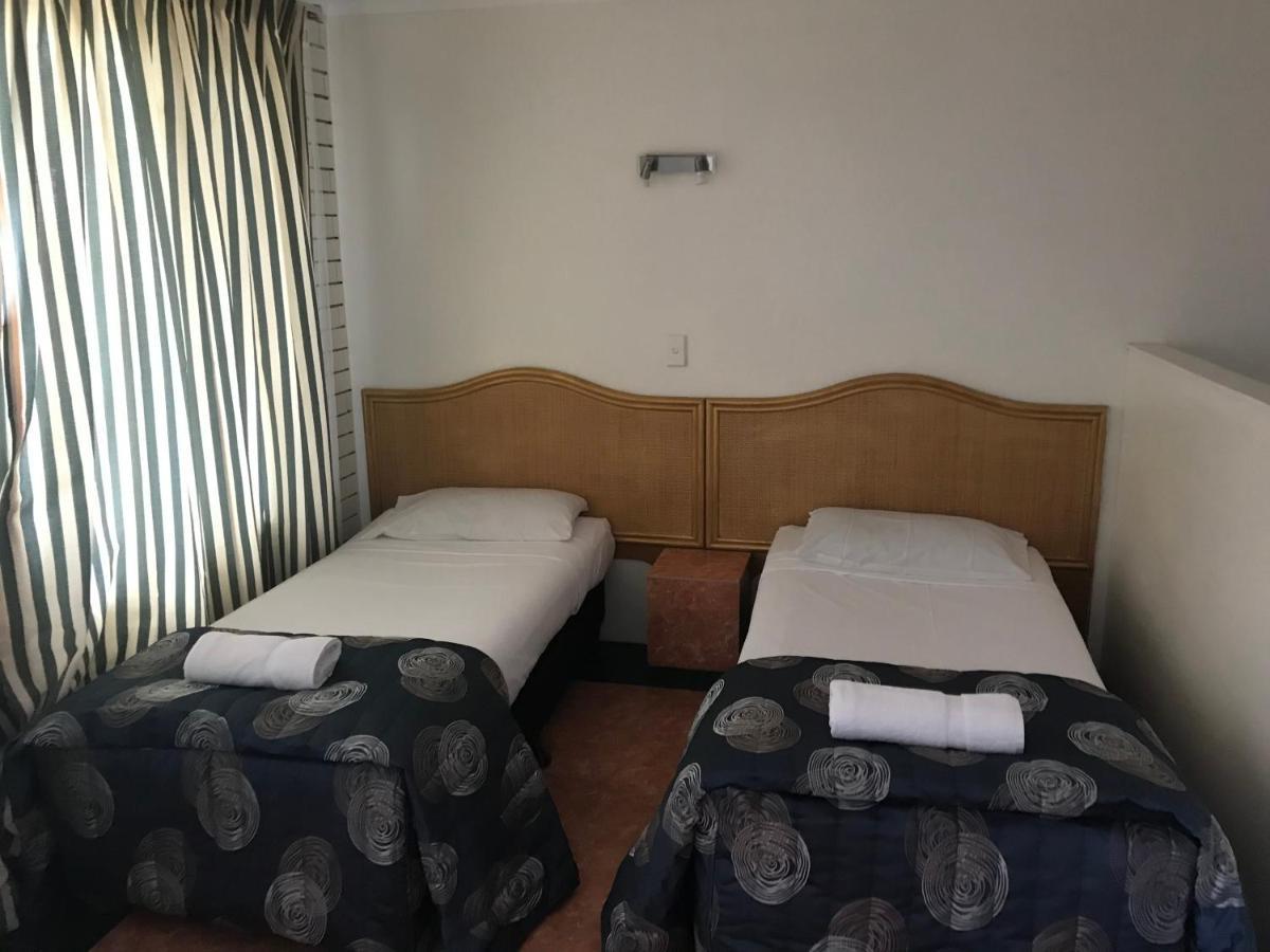 Queenslander Motel Gold Coast Exterior photo
